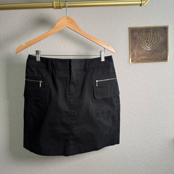 Women's Banana Republic Black Pinstripe Zip Pocket Mini Skirt Size 8 - Picture 9 of 9